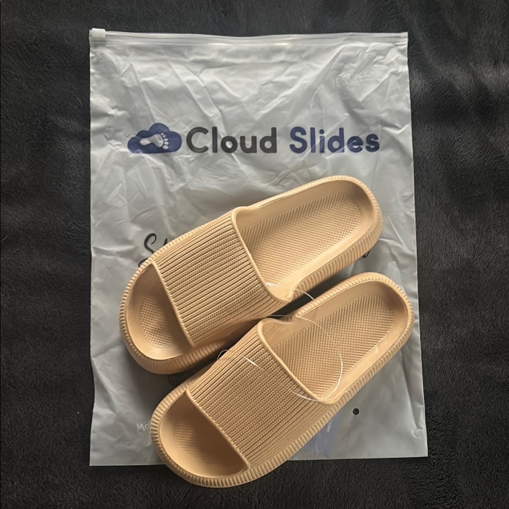 Cloud Slides Oat Latte  Sandals
